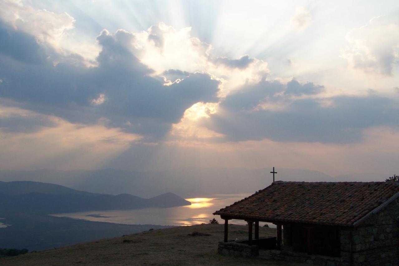 Agios Germanos Hotel ภายนอก รูปภาพ